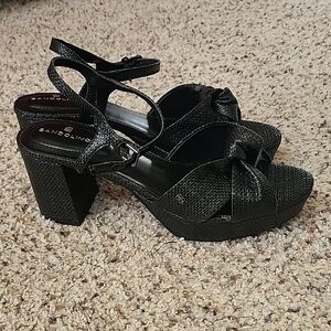 Brand New Bandolino Black Textured Platform Sandals